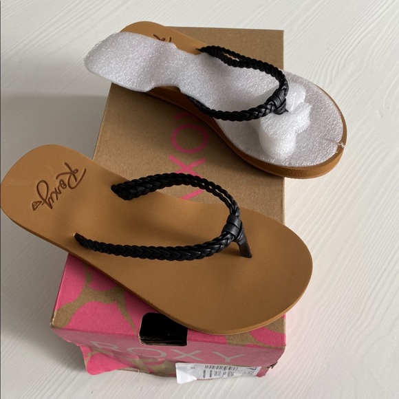 New Roxy Sandals Youth size 13 - Picture 1 of 1